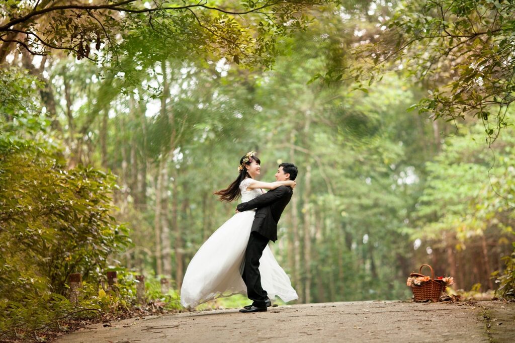 新婚夫婦におすすめの紅葉を楽しむ貸切温泉ペアプランは安いプランで実現できる？