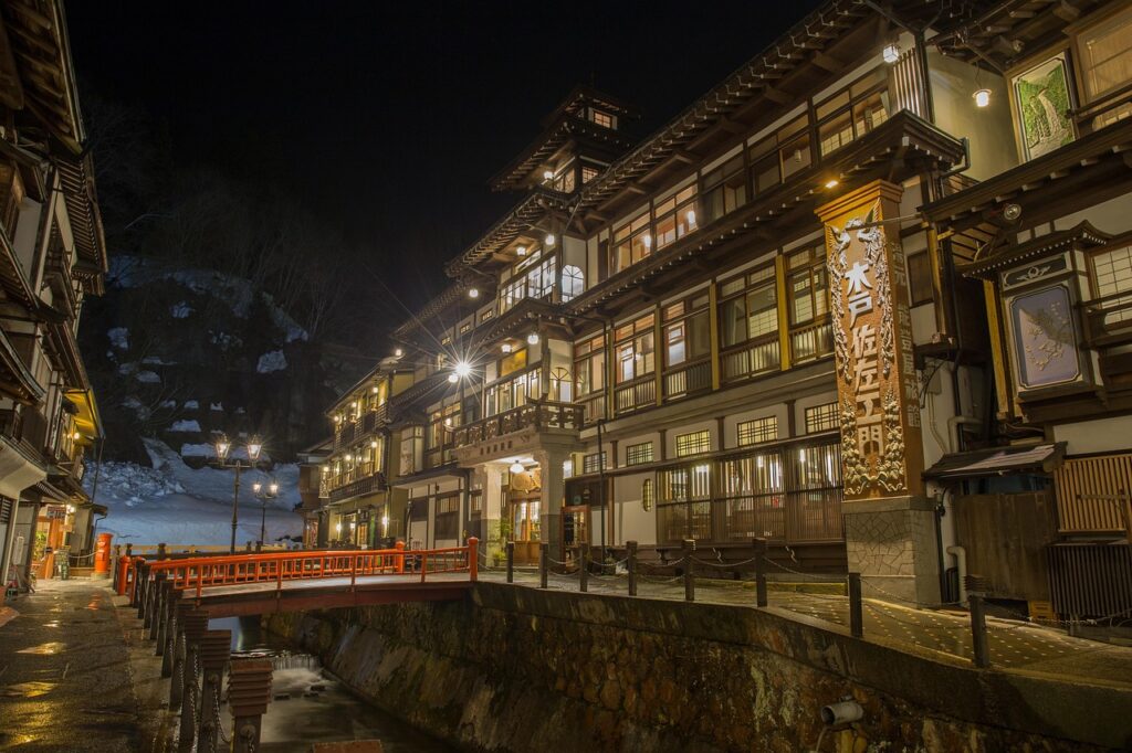 紅葉を楽しむ温泉宿でのペア旅行におすすめの貸切露天風呂付きは？